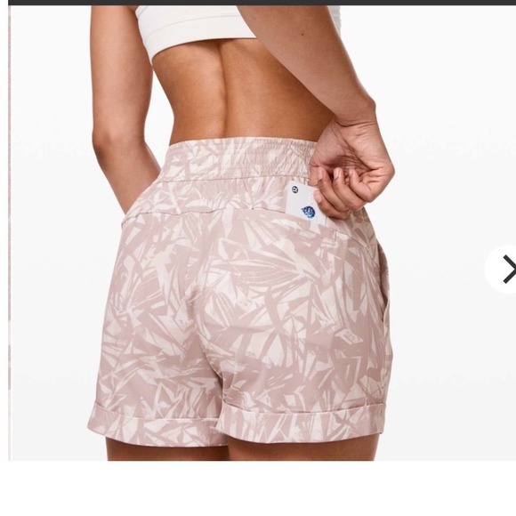 Lululemon spring breakaway shorts 4-way stretch size 6 drawstring 3 inches - Picture 3 of 7